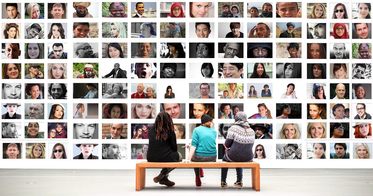 How to Market Yourself as an Artist Online: 4 Tactics to Try
