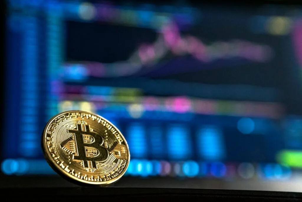 Crypto-Commerce-The-Transformative-Power-of-Crypto-In-Business-Transactions-001