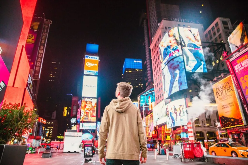 Physical-To-Digital-In-Store-Ads-The-Future-Of-Ad-Technology-Is-Changing-001