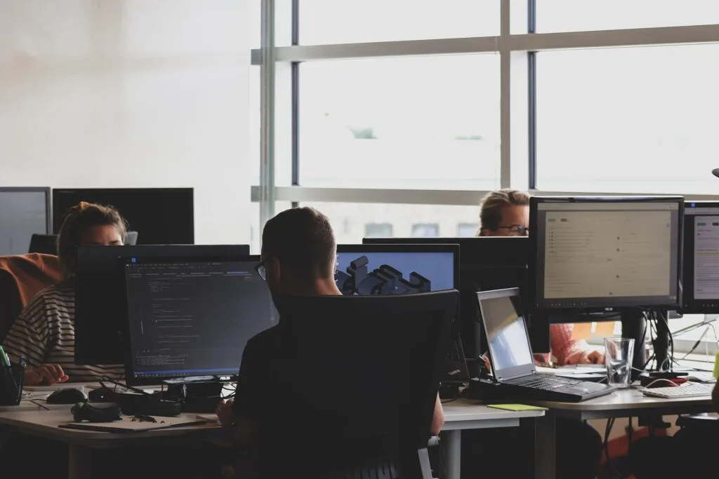 Elevating-Workspaces-Unveiling-the-Potential-of-Virtual-Desktop-Infrastructure-001