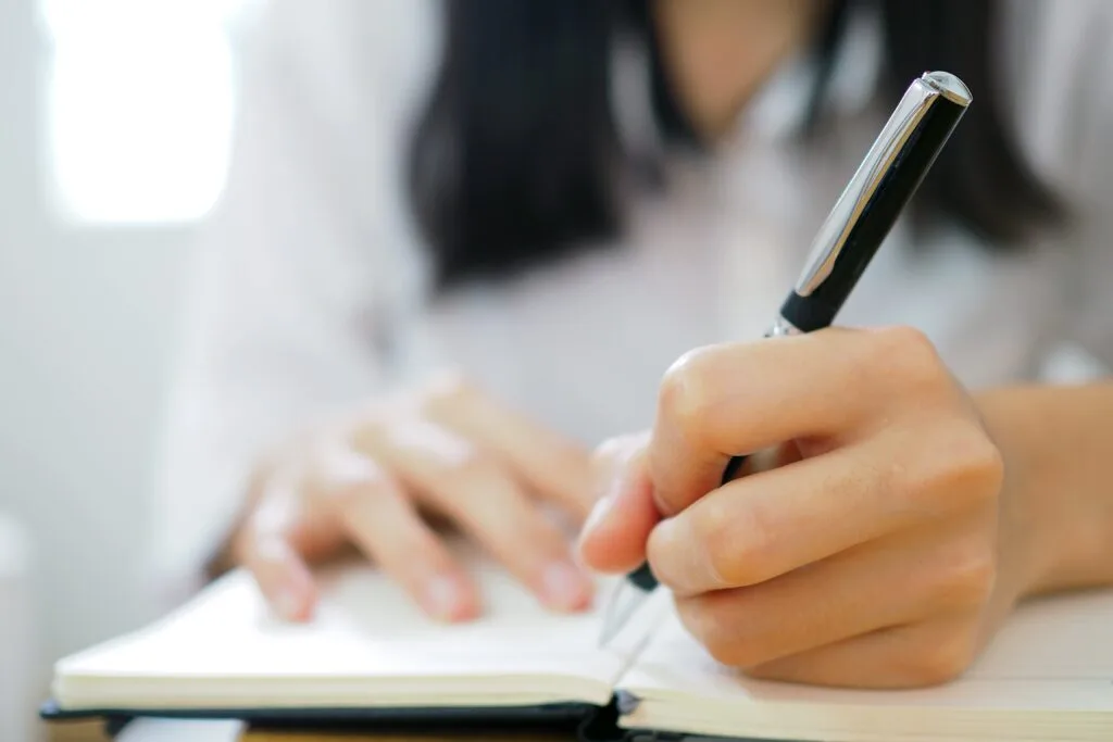 Crafting-Effective-Written-Communication-Enhancing-Readability-and-Clarity-002-min