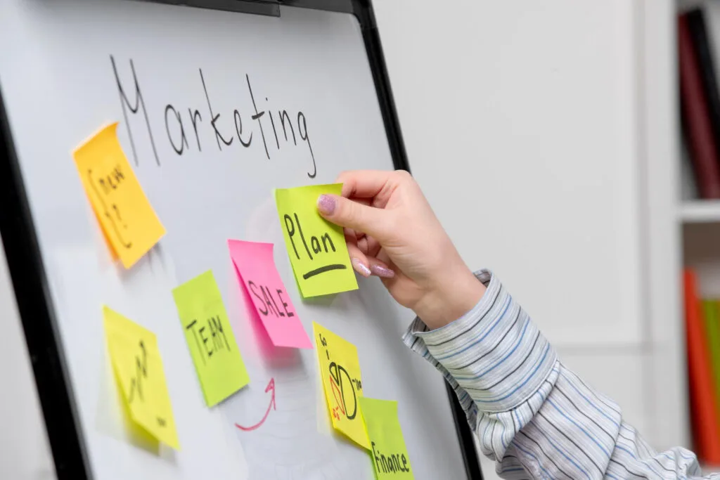 Transforming-Business-Operations-with-Cloud-Based-Marketing-Techniques-001