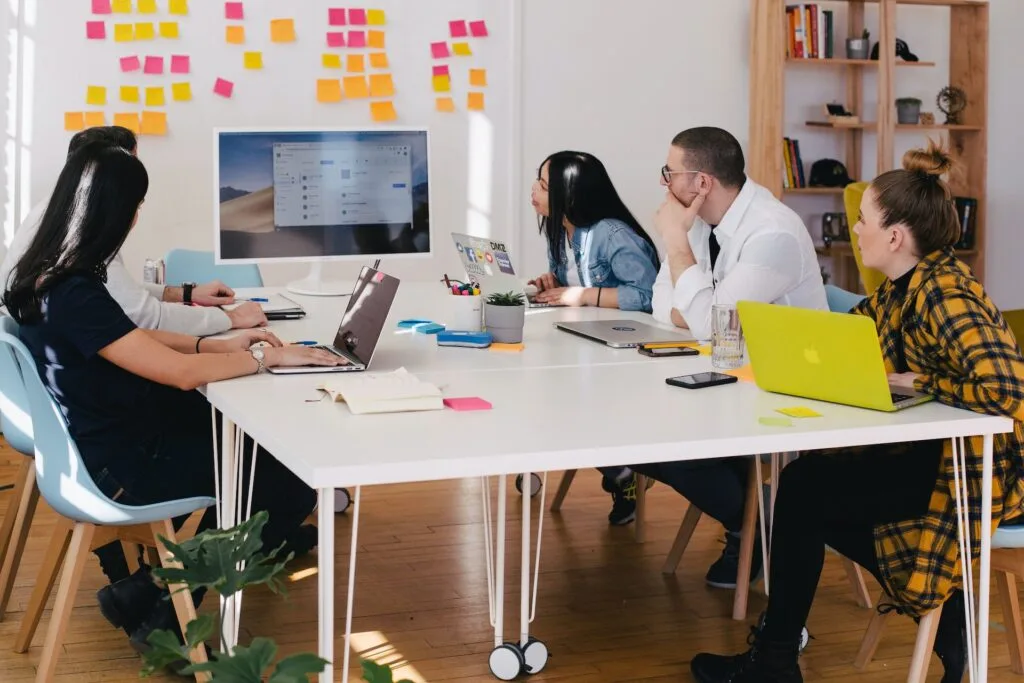 How-to-Boost-Employee-Engagement-in-Your-Company-A-Guide-001