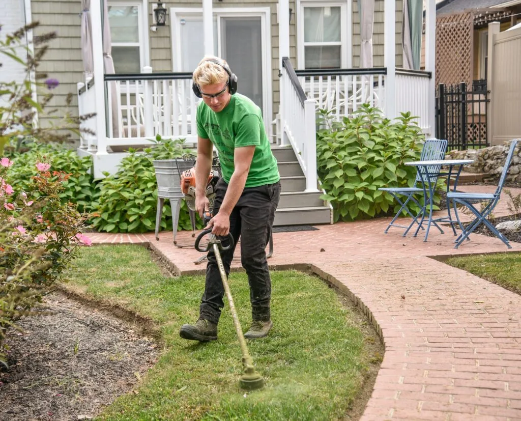 Offer-Landscaping-Services-Heres-How-To-Find-New-Customers-001