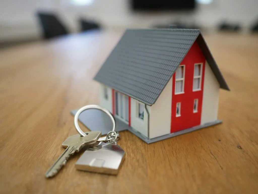 Unlocking-the-Secrets-to-Real-Estate-Listing-001