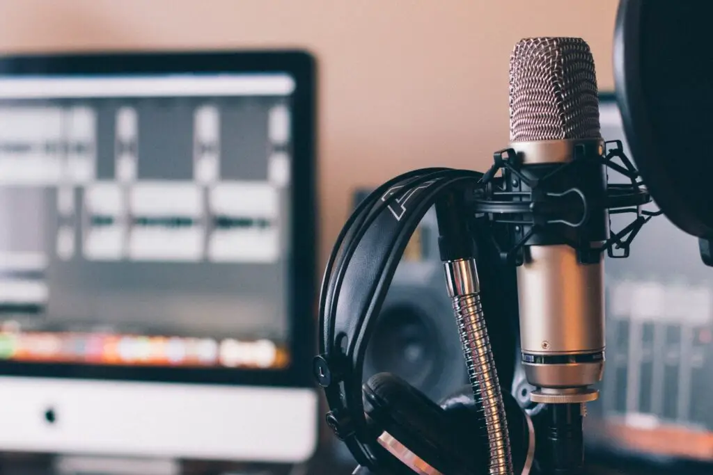 5-Tips-for-Better-Quality-Podcast-Audio-Even-if-Youre-Just-Starting-Out-002